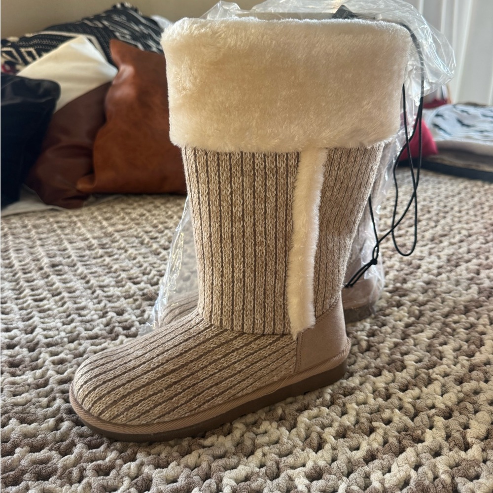 Arizona Jean Company Tan and Cream Moccasin Boots